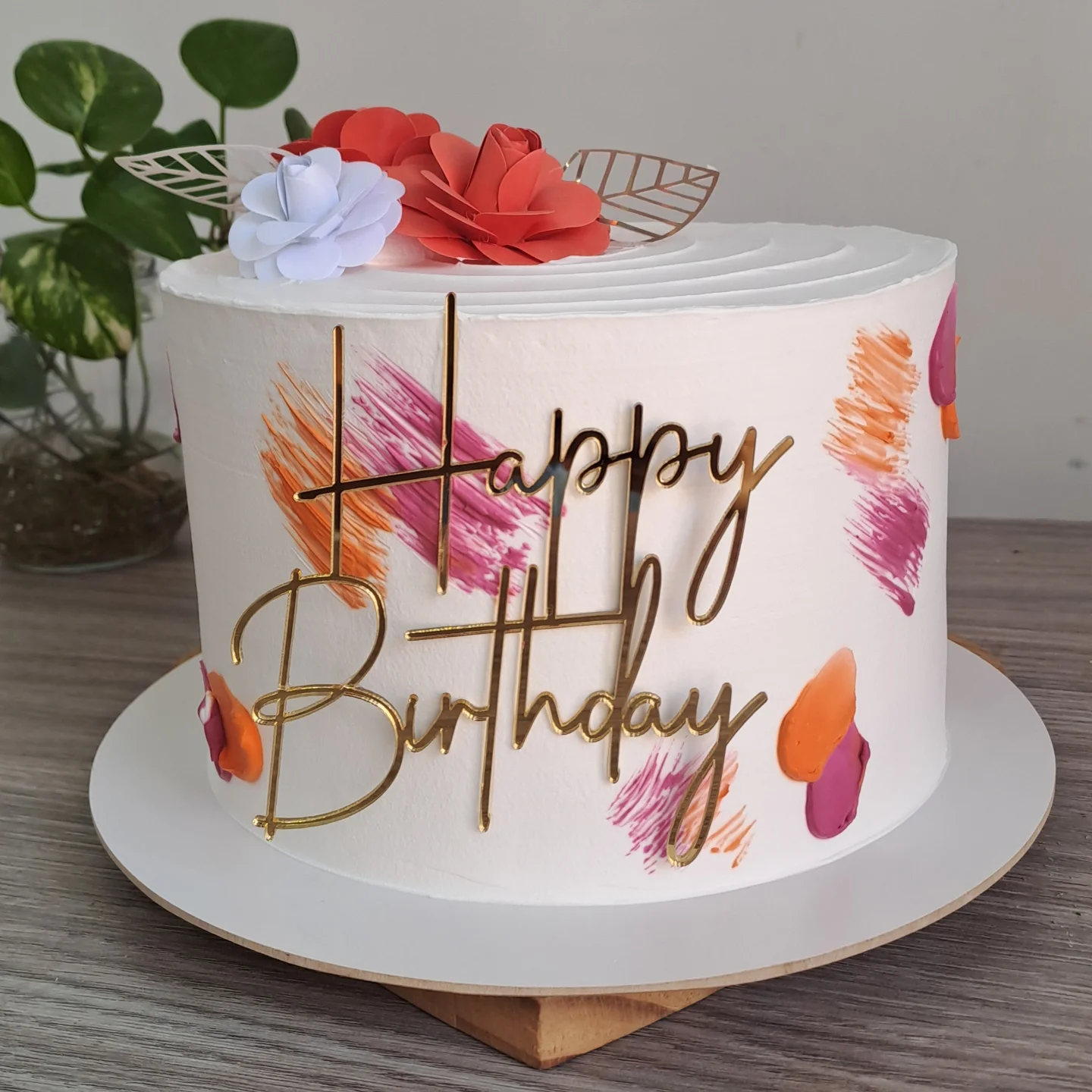 Bolo Happy Birthday personalizado — confeitaria artesanal Nova Friburgo