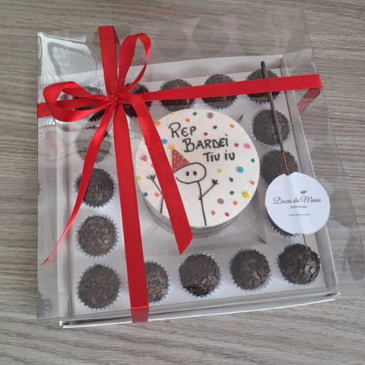 Kit Bentô Cake artesanal com docinhos gourmet — Doces da Manu Nova Friburgo
